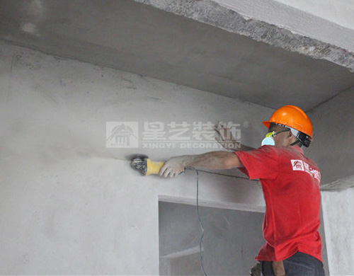 先做防水層,地面做好防水層后再做24小時(shí)盛水試驗(yàn)